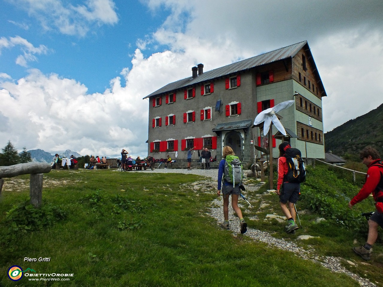 04 Al Rif. Laghi Gemelli (1968 m).JPG